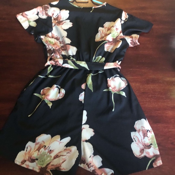 Flower print romper - Picture 2 of 6